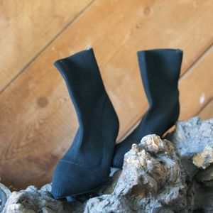 Minimalist thin heel ankle/sock boot